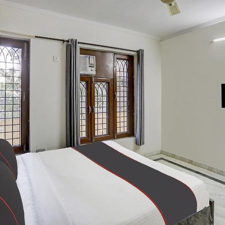 Capital O Uk House Residency Hotell Gurgaon Exteriör bild