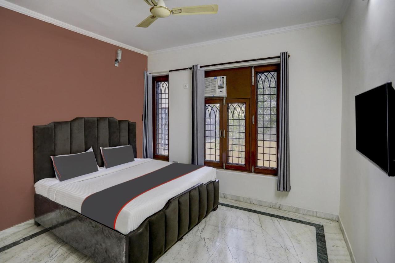 Capital O Uk House Residency Hotell Gurgaon Exteriör bild