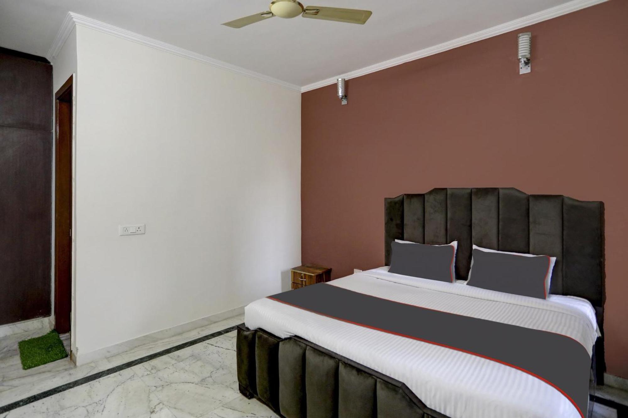 Capital O Uk House Residency Hotell Gurgaon Exteriör bild