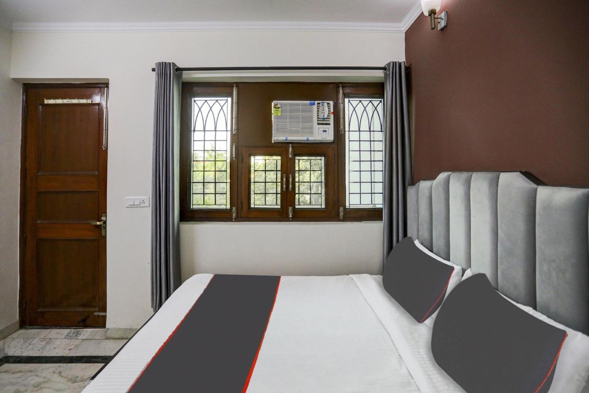 Capital O Uk House Residency Hotell Gurgaon Exteriör bild