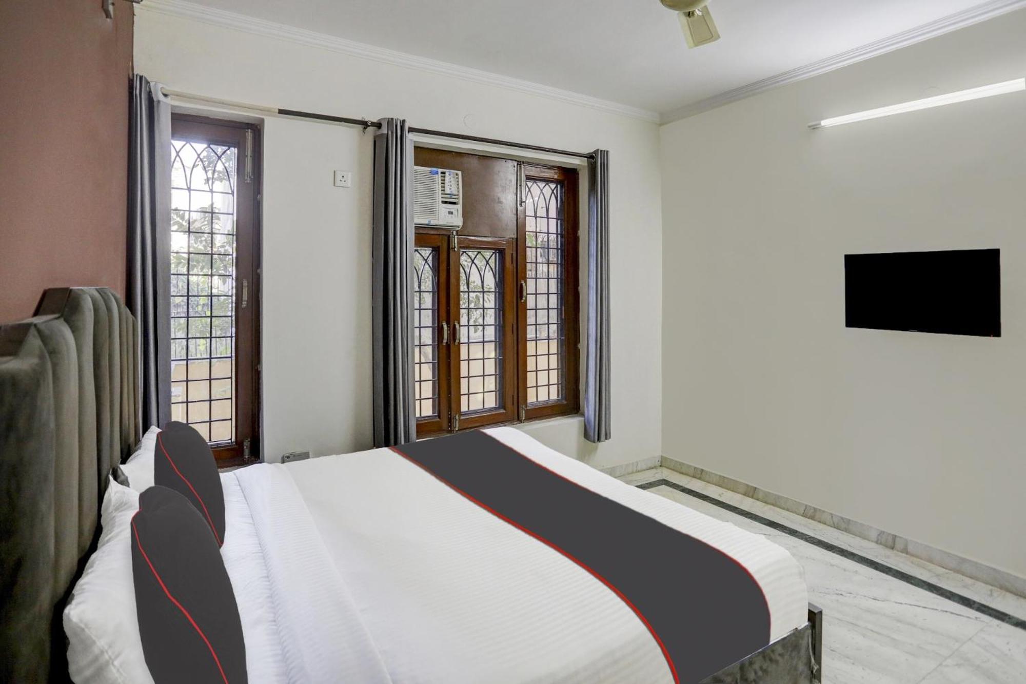 Capital O Uk House Residency Hotell Gurgaon Exteriör bild