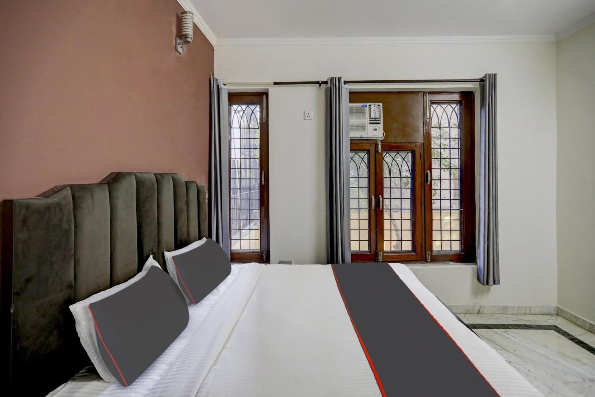Capital O Uk House Residency Hotell Gurgaon Exteriör bild