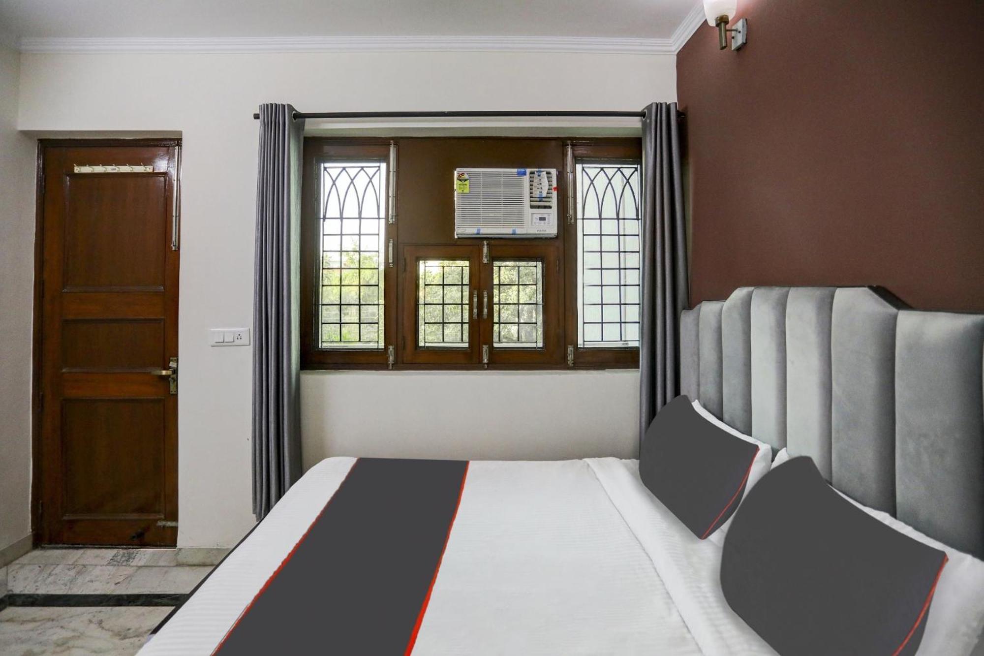 Capital O Uk House Residency Hotell Gurgaon Exteriör bild